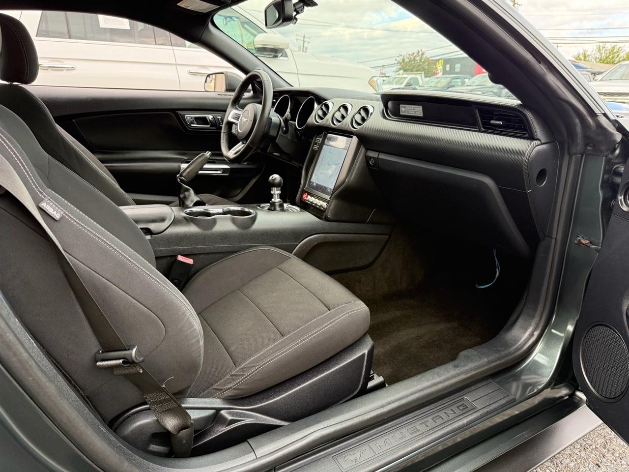 Ford Mustang 2dr Fastback V6 2015