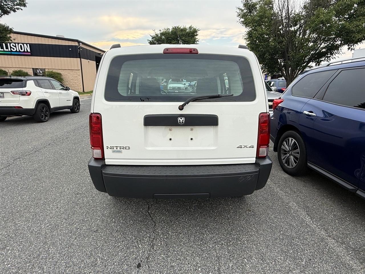 Dodge Nitro 4WD 4dr SXT 2008
