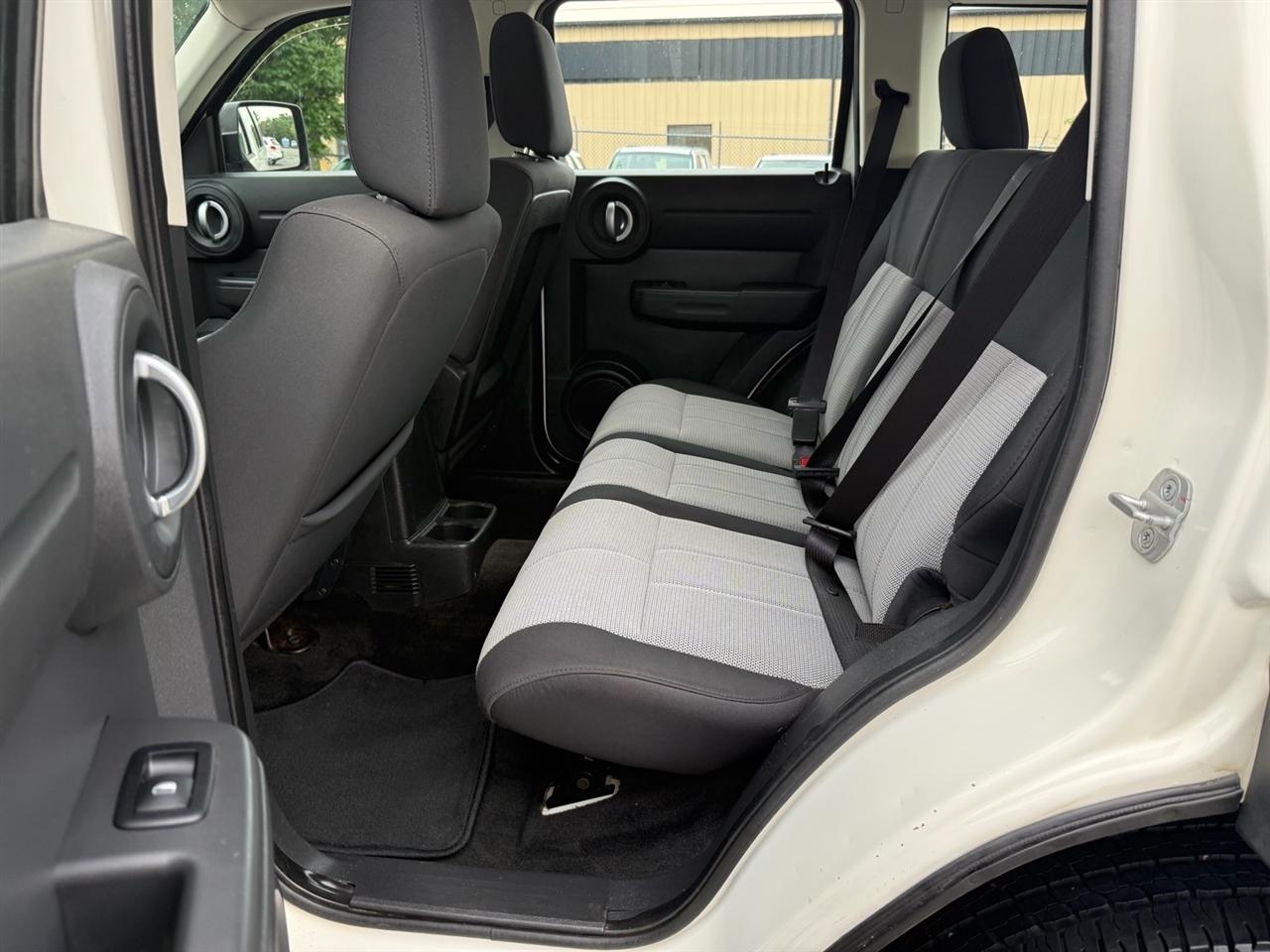 Dodge Nitro 4WD 4dr SXT 2008