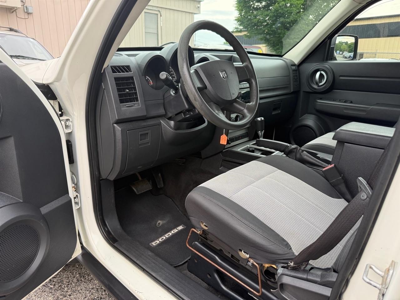 Dodge Nitro 4WD 4dr SXT 2008