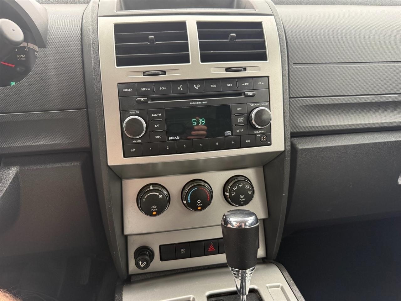 Dodge Nitro 4WD 4dr SXT 2008