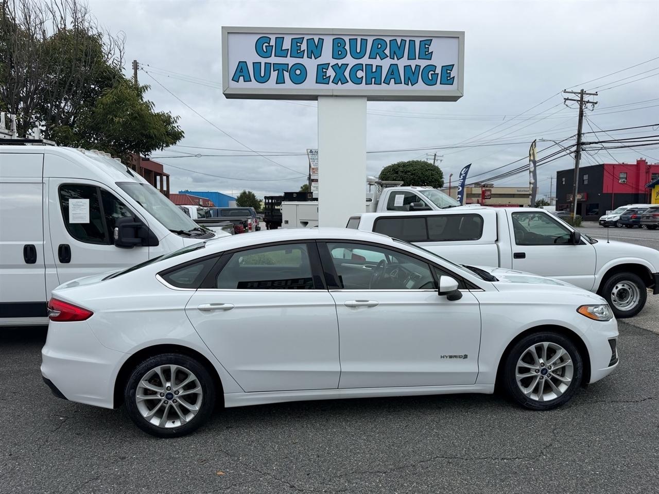 Ford Fusion Hybrid SE FWD 2019