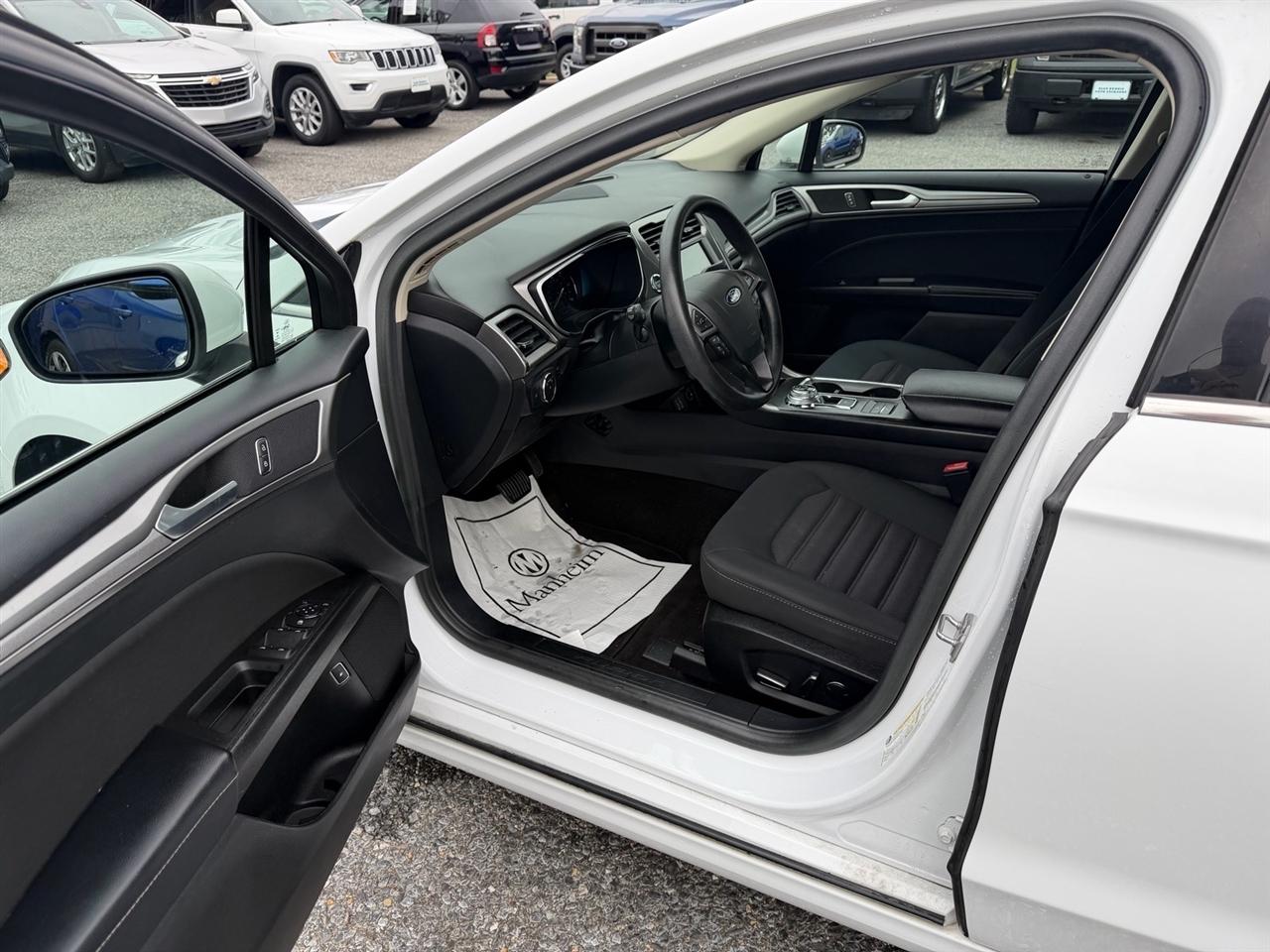 Ford Fusion Hybrid SE FWD 2019