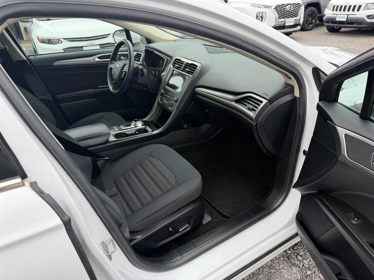 Ford Fusion Hybrid SE FWD 2019