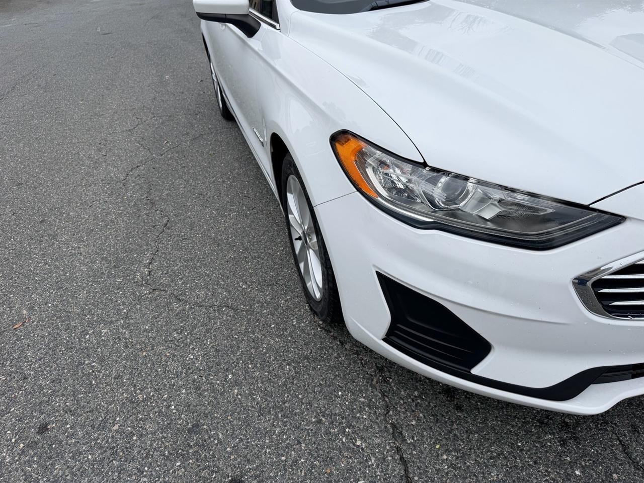 Ford Fusion Hybrid SE FWD 2019