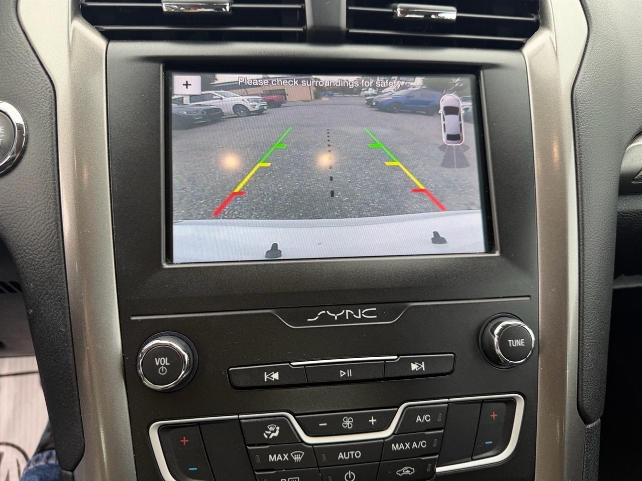 Ford Fusion Hybrid SE FWD 2019