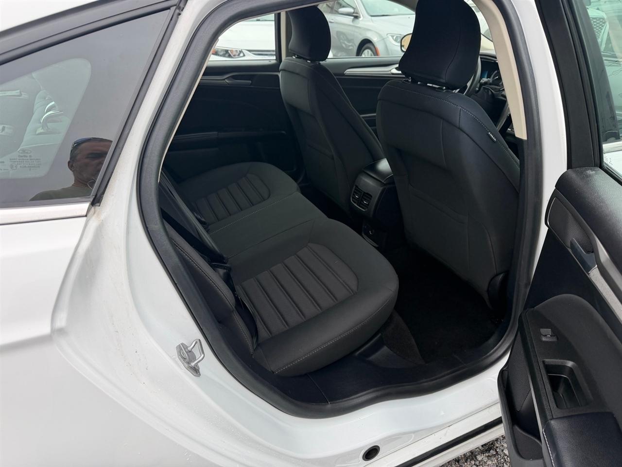 Ford Fusion Hybrid SE FWD 2019
