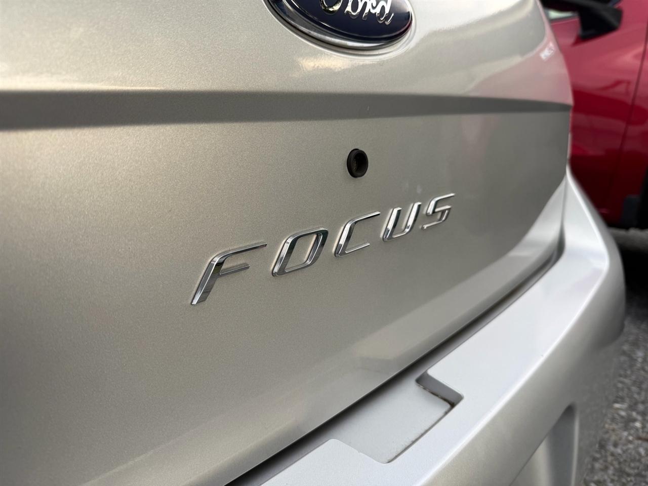Ford Focus 4dr Sdn S 2009