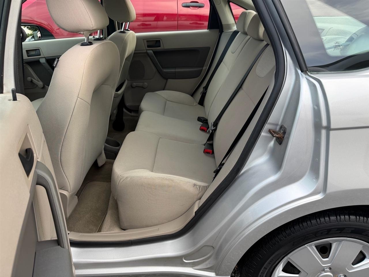 Ford Focus 4dr Sdn S 2009