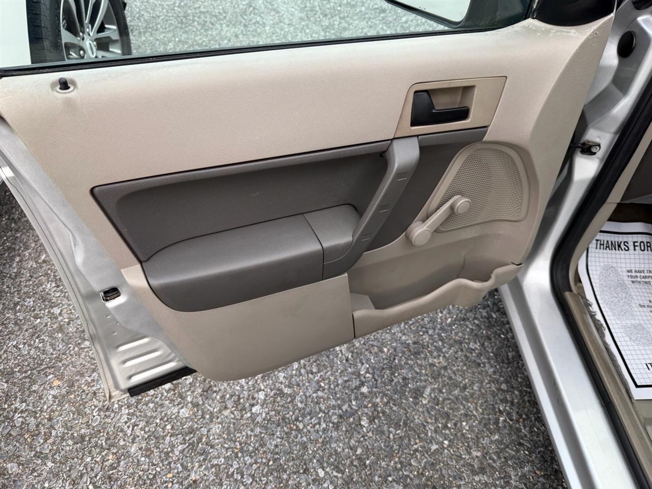 Ford Focus 4dr Sdn S 2009