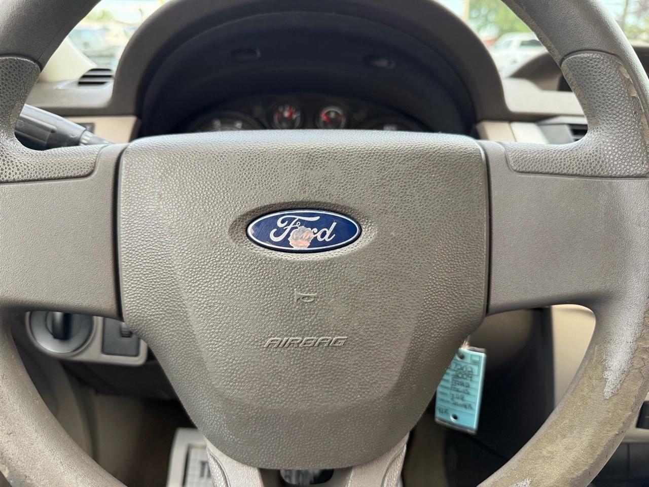 Ford Focus 4dr Sdn S 2009