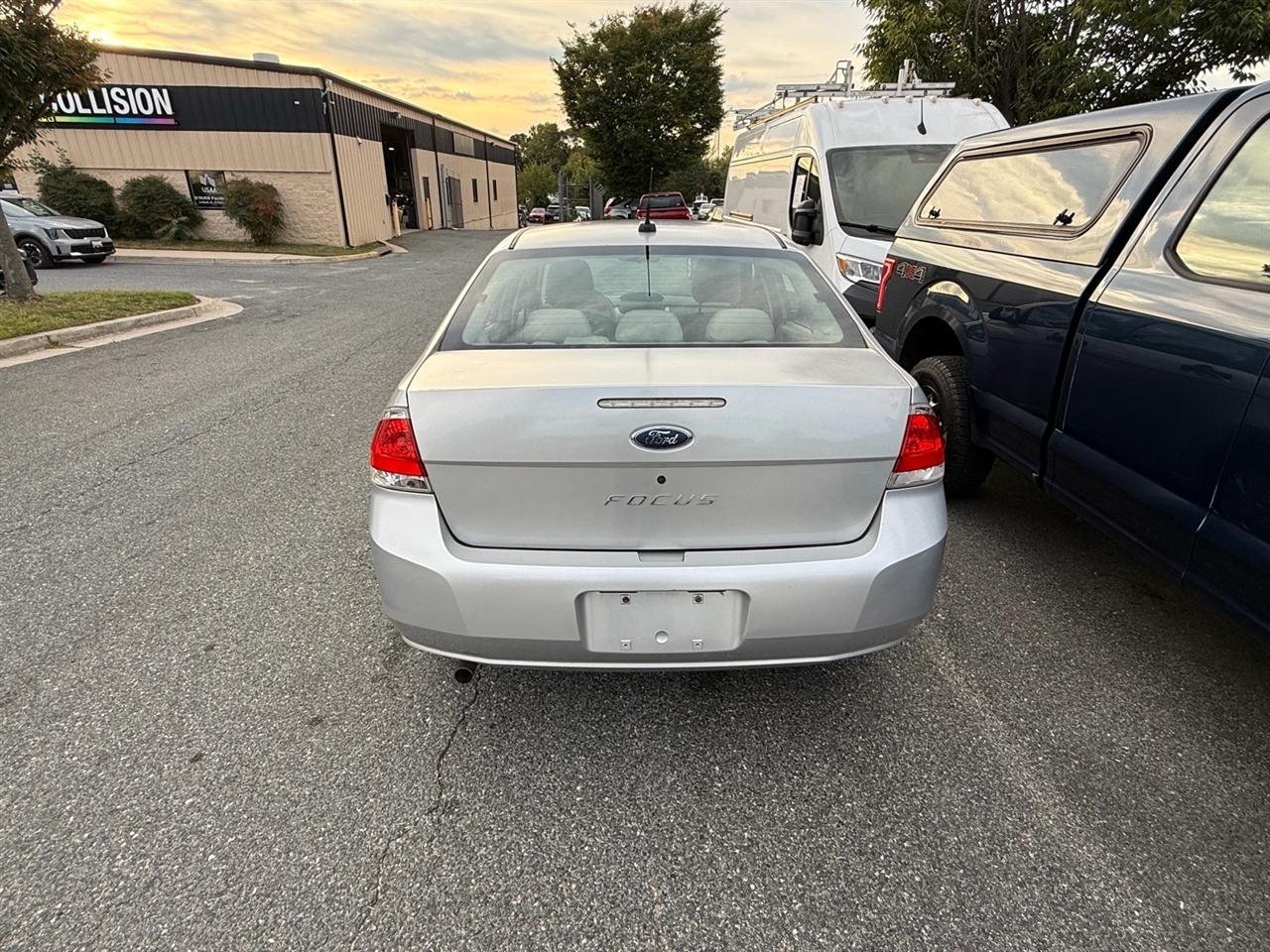 Ford Focus 4dr Sdn S 2009