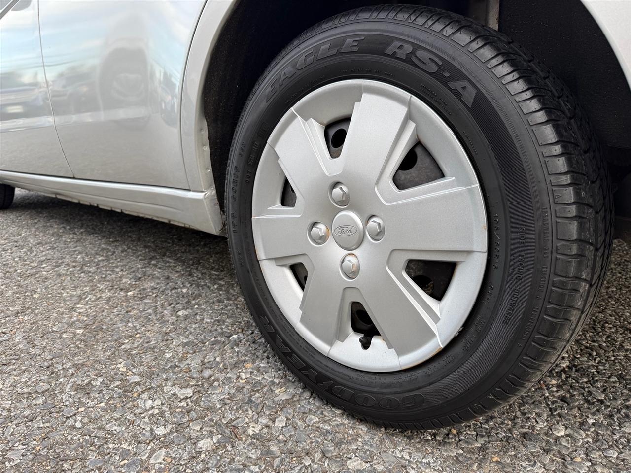 Ford Focus 4dr Sdn S 2009