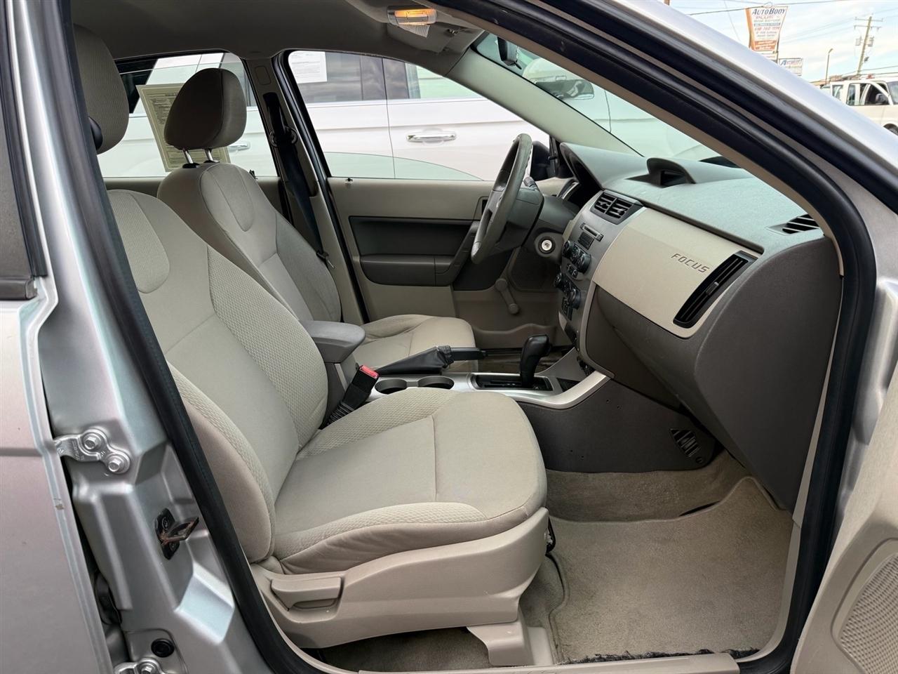 Ford Focus 4dr Sdn S 2009