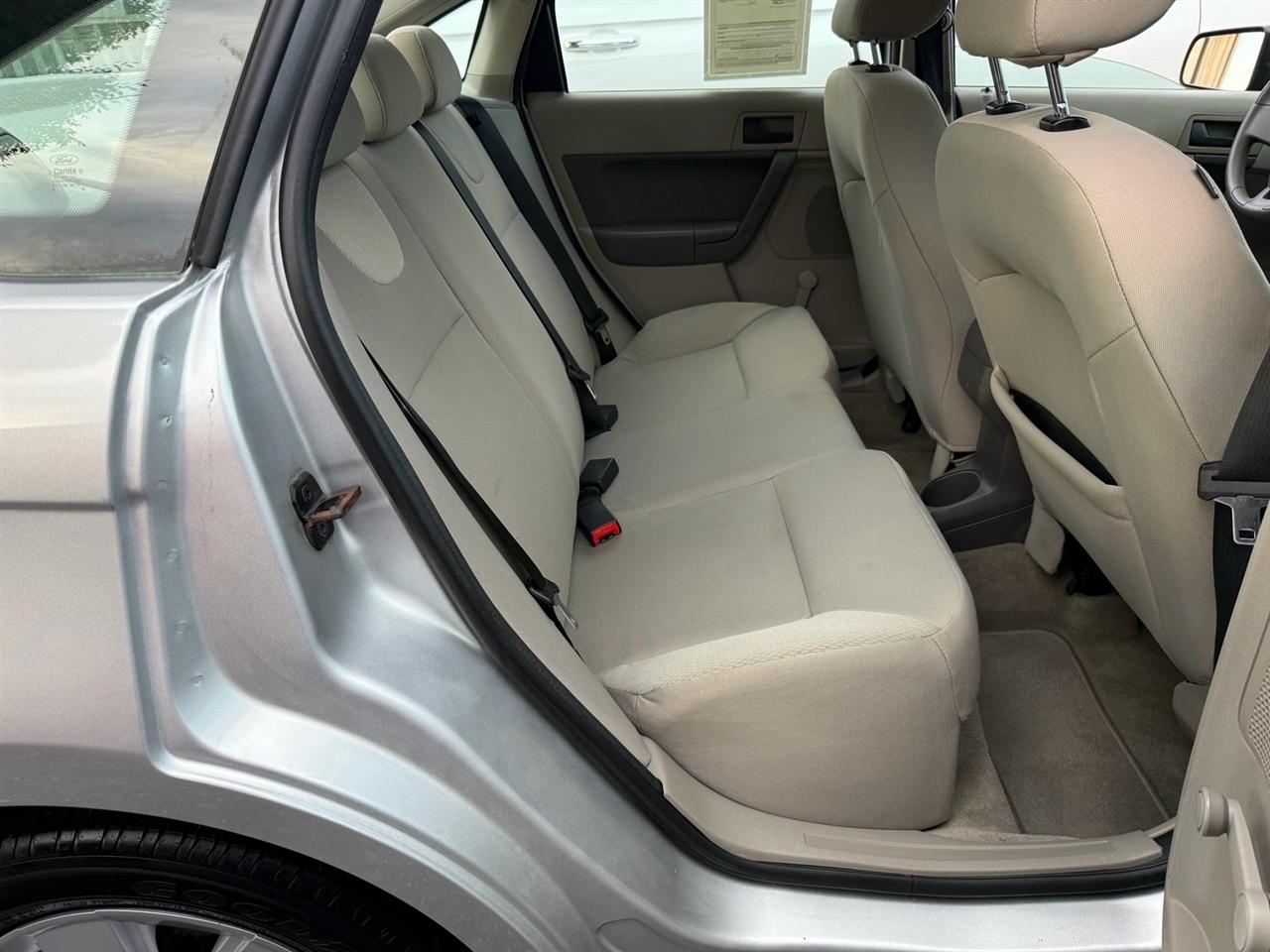 Ford Focus 4dr Sdn S 2009