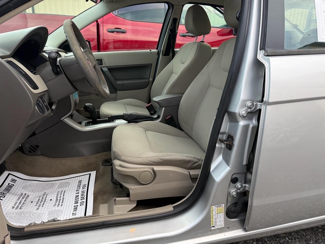 Ford Focus 4dr Sdn S 2009