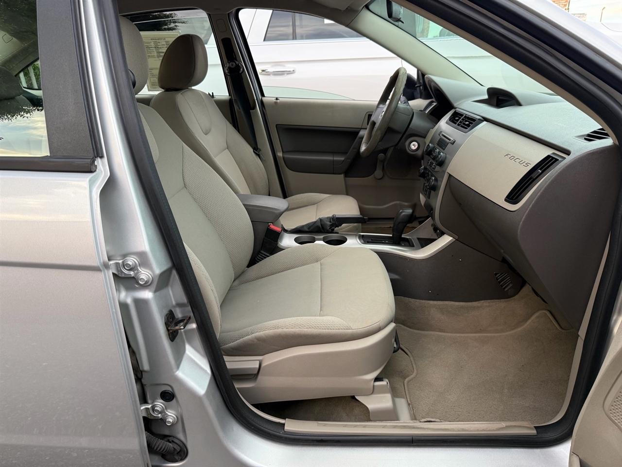 Ford Focus 4dr Sdn S 2009