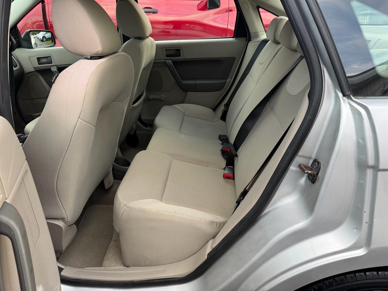 Ford Focus 4dr Sdn S 2009