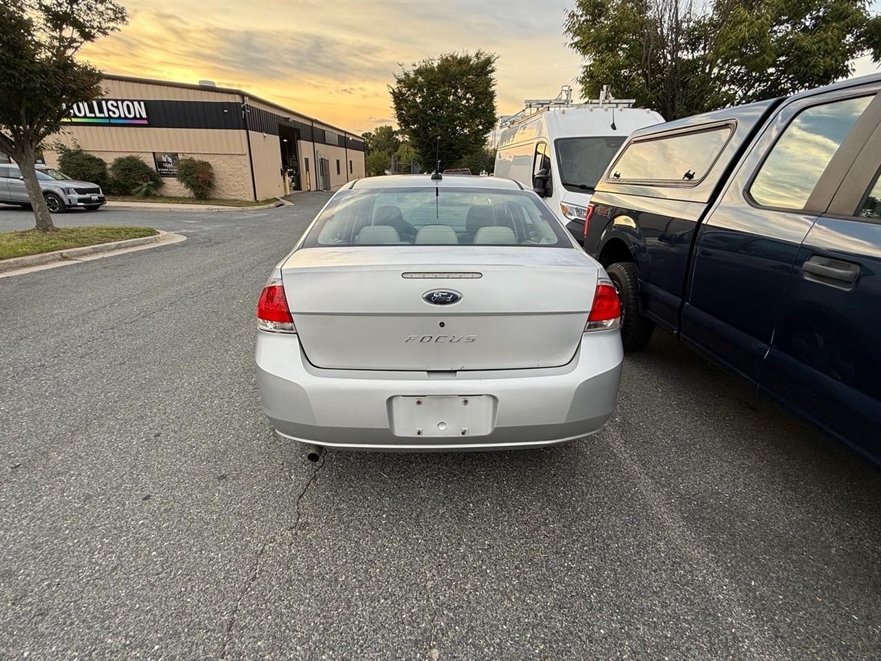 Ford Focus 4dr Sdn S 2009