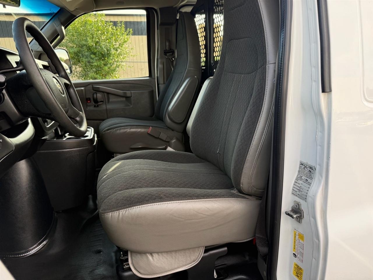 Chevrolet Express Cargo Van RWD 2500 135" 2020