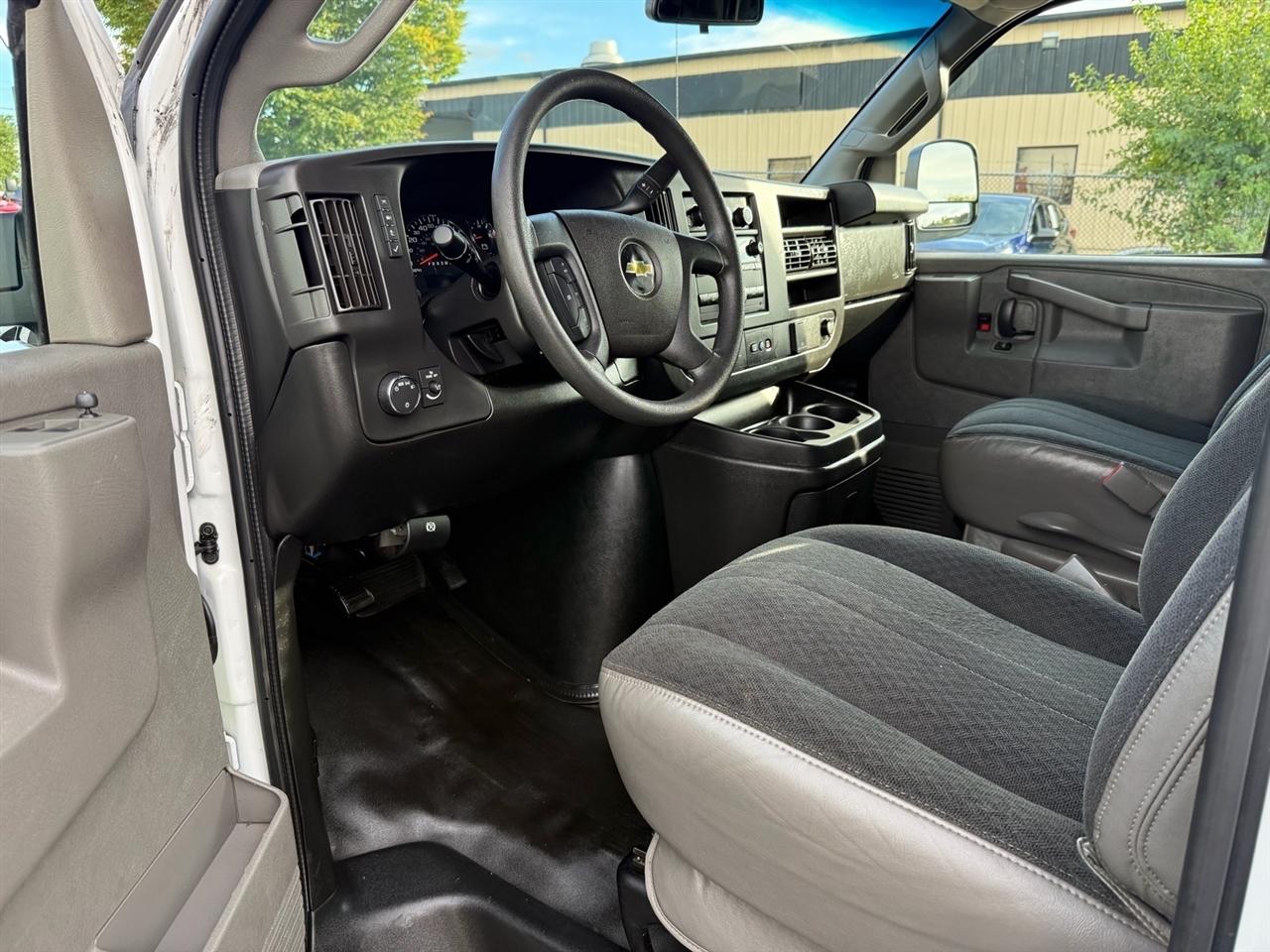 Chevrolet Express Cargo Van RWD 2500 135" 2020