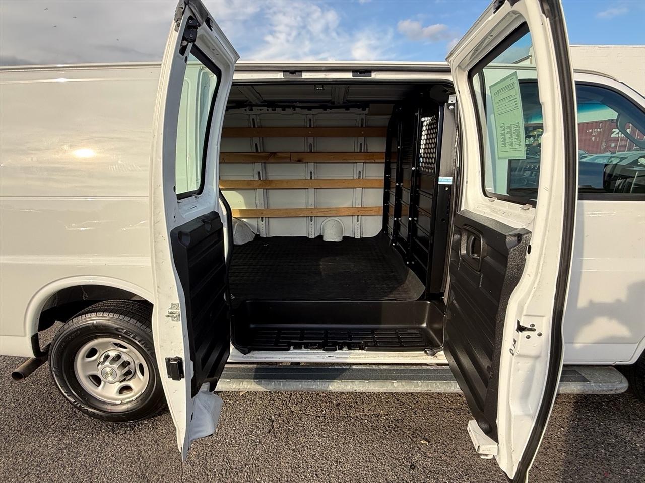 Chevrolet Express Cargo Van RWD 2500 135" 2020