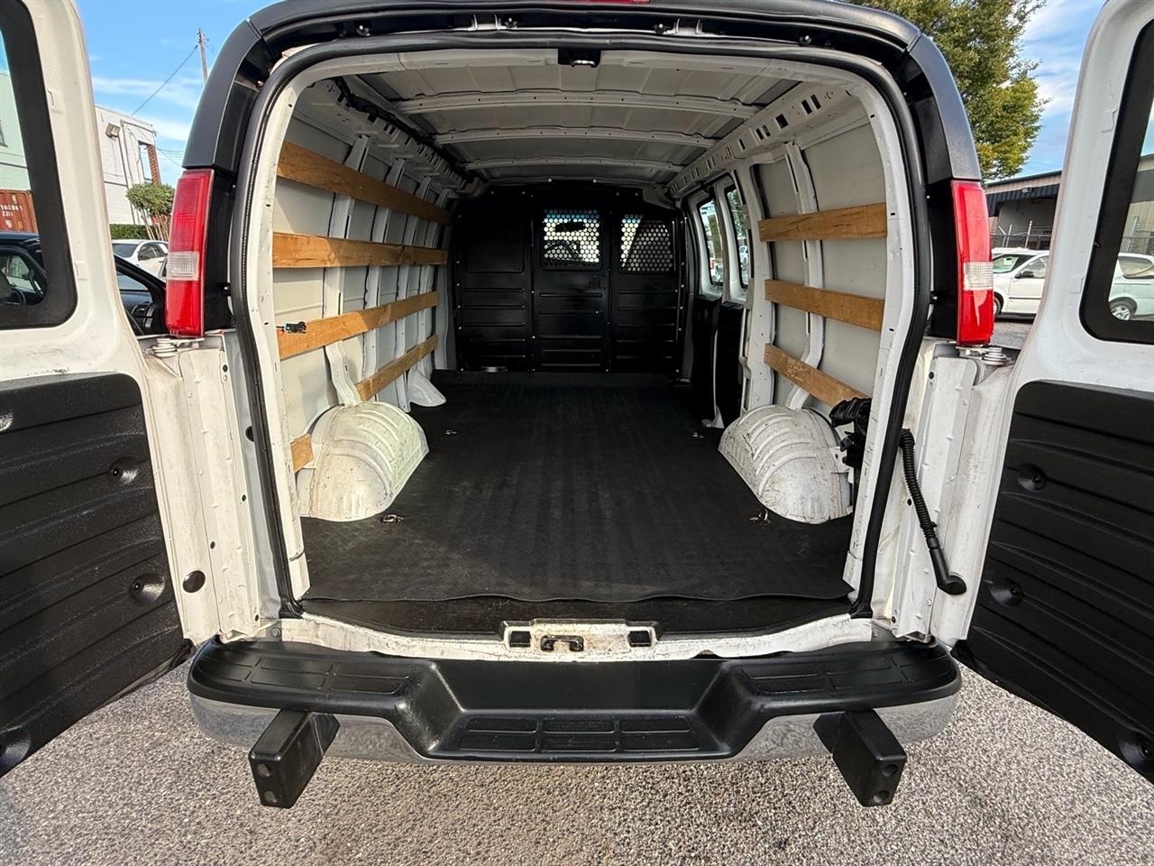 Chevrolet Express Cargo Van RWD 2500 135" 2020