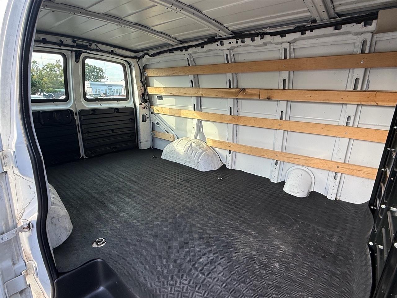 Chevrolet Express Cargo Van RWD 2500 135" 2020