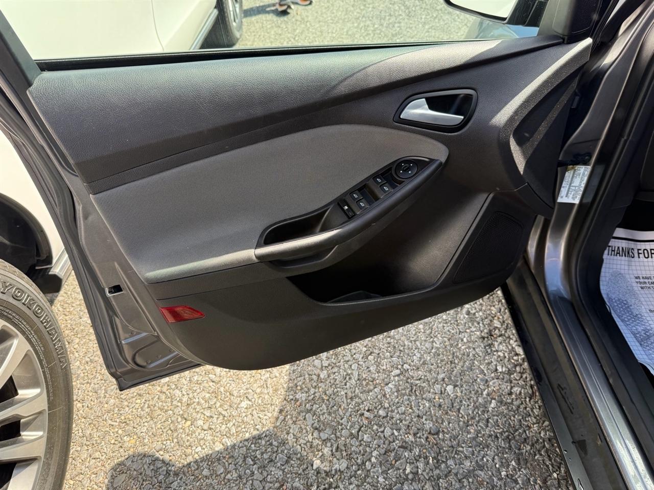 Ford Focus 4dr Sdn SE 2014