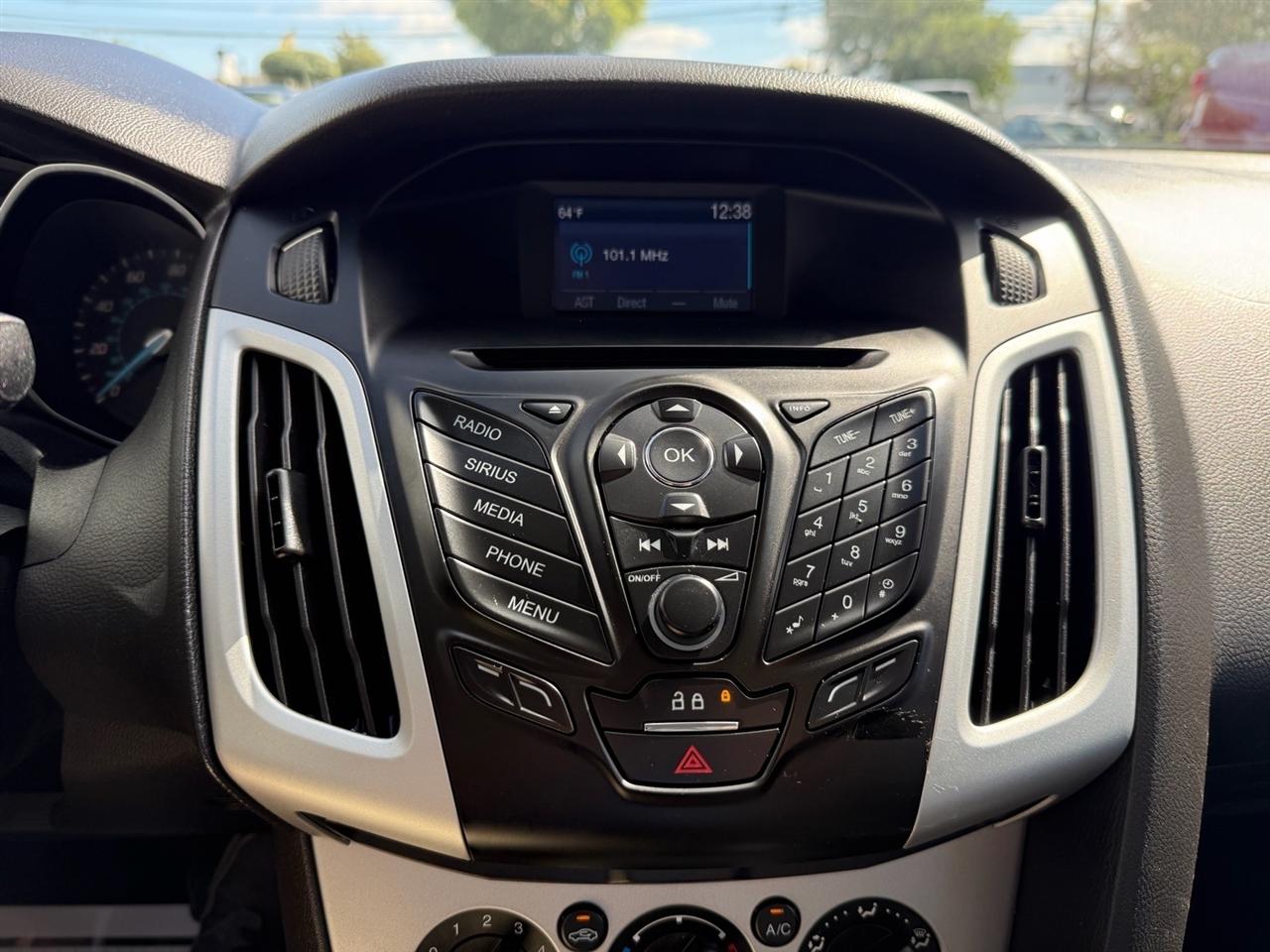 Ford Focus 4dr Sdn SE 2014