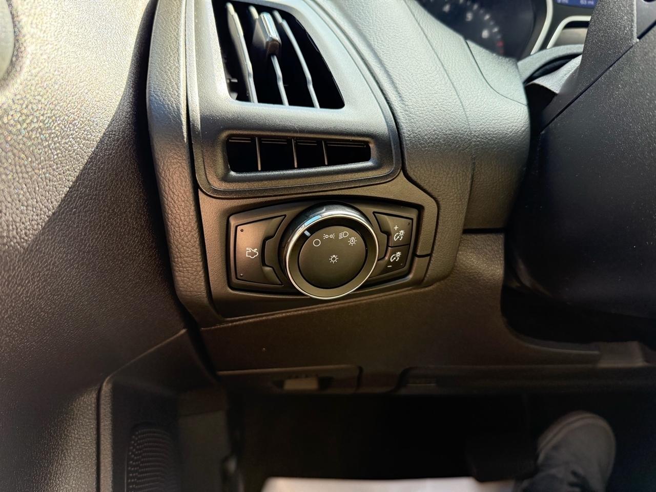 Ford Focus 4dr Sdn SE 2014