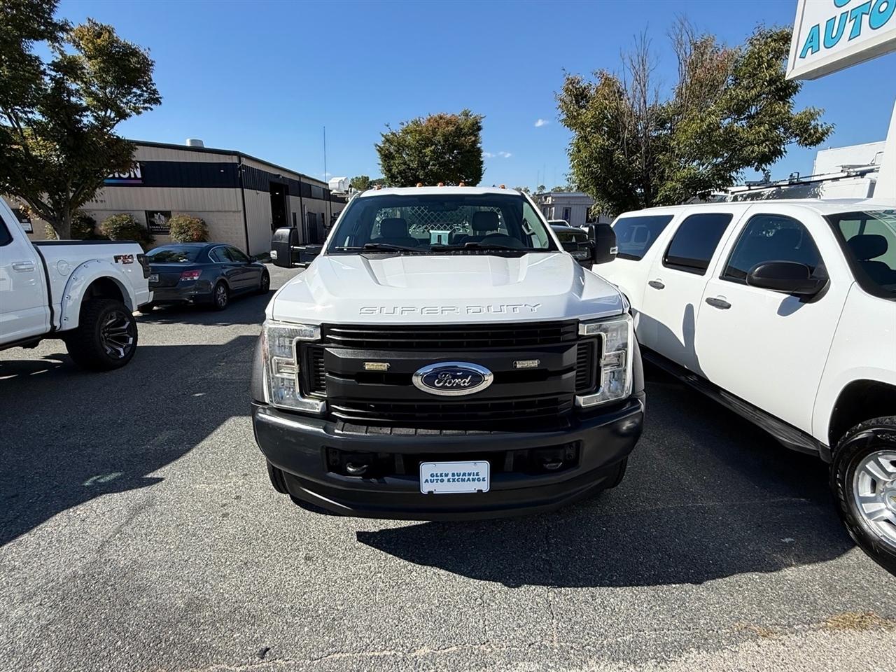 Ford Super Duty F-450 DRW XLT 4WD Reg Cab 205" WB 120" CA 2017
