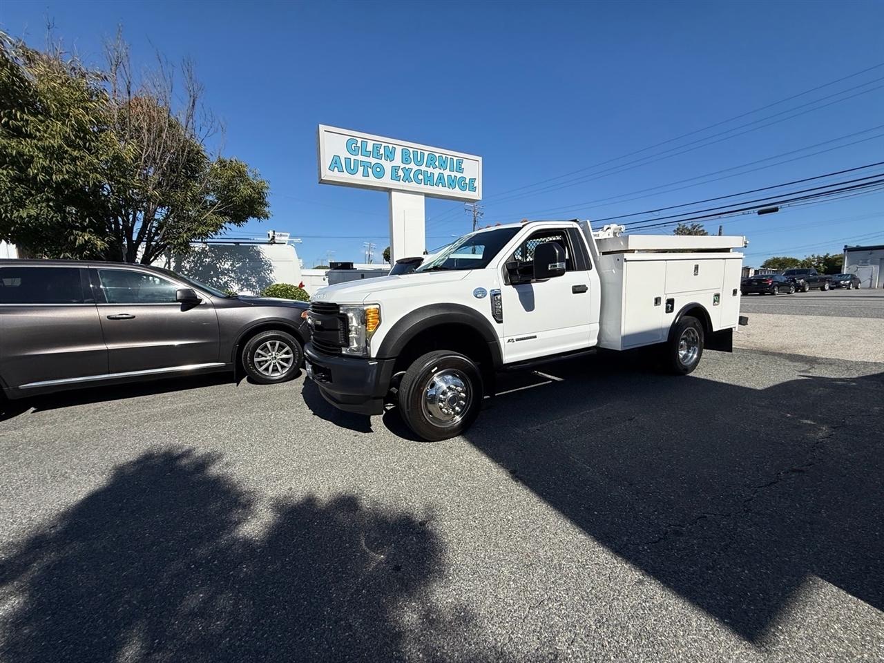 Ford Super Duty F-450 DRW XLT 4WD Reg Cab 205" WB 120" CA 2017
