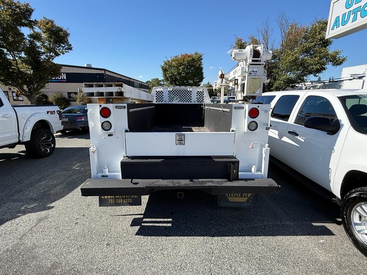 Ford Super Duty F-450 DRW XLT 4WD Reg Cab 205" WB 120" CA 2017