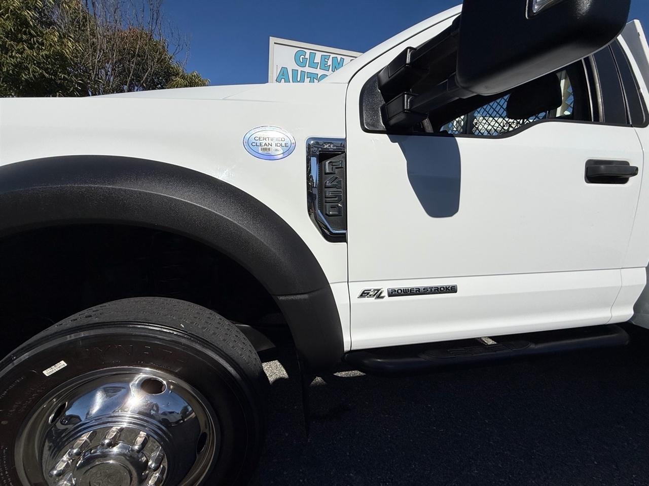 Ford Super Duty F-450 DRW XLT 4WD Reg Cab 205" WB 120" CA 2017