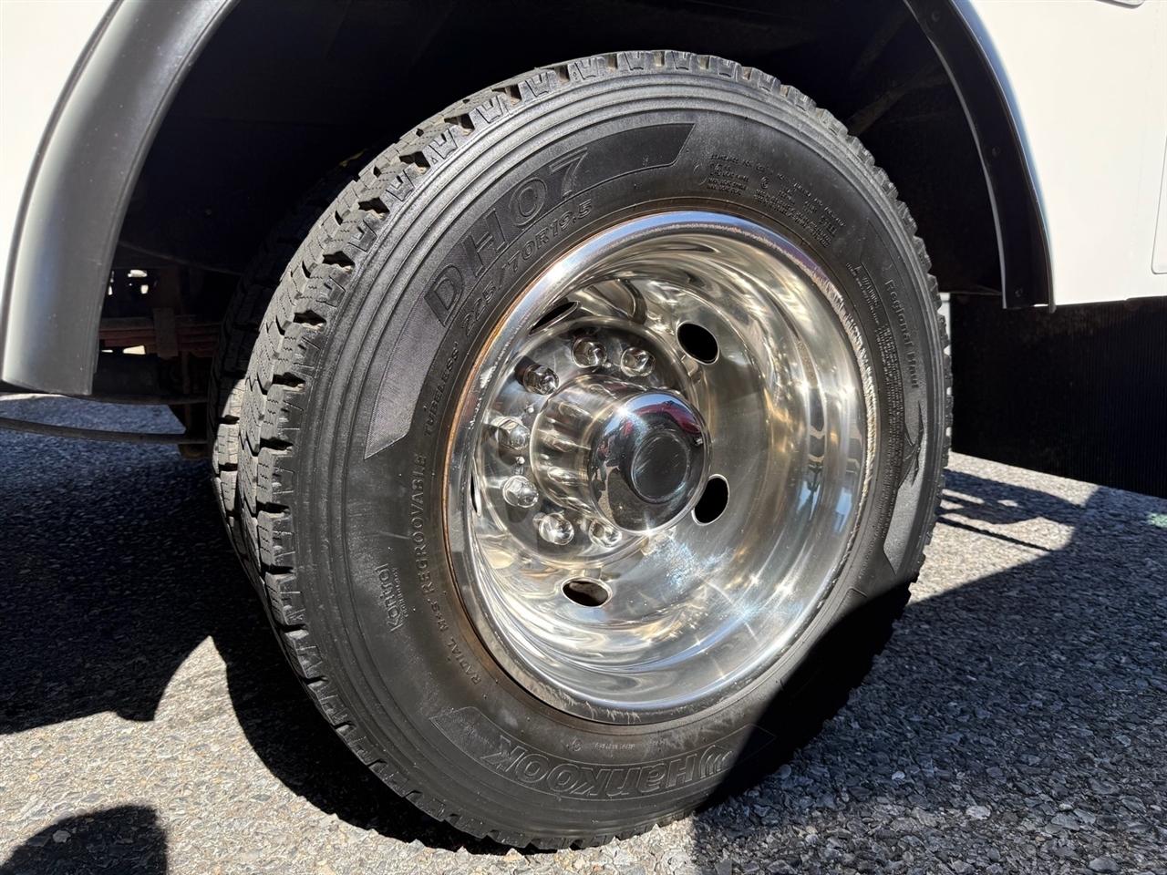 Ford Super Duty F-450 DRW XLT 4WD Reg Cab 205" WB 120" CA 2017