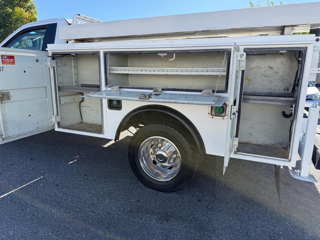 Ford Super Duty F-450 DRW XLT 4WD Reg Cab 205" WB 120" CA 2017