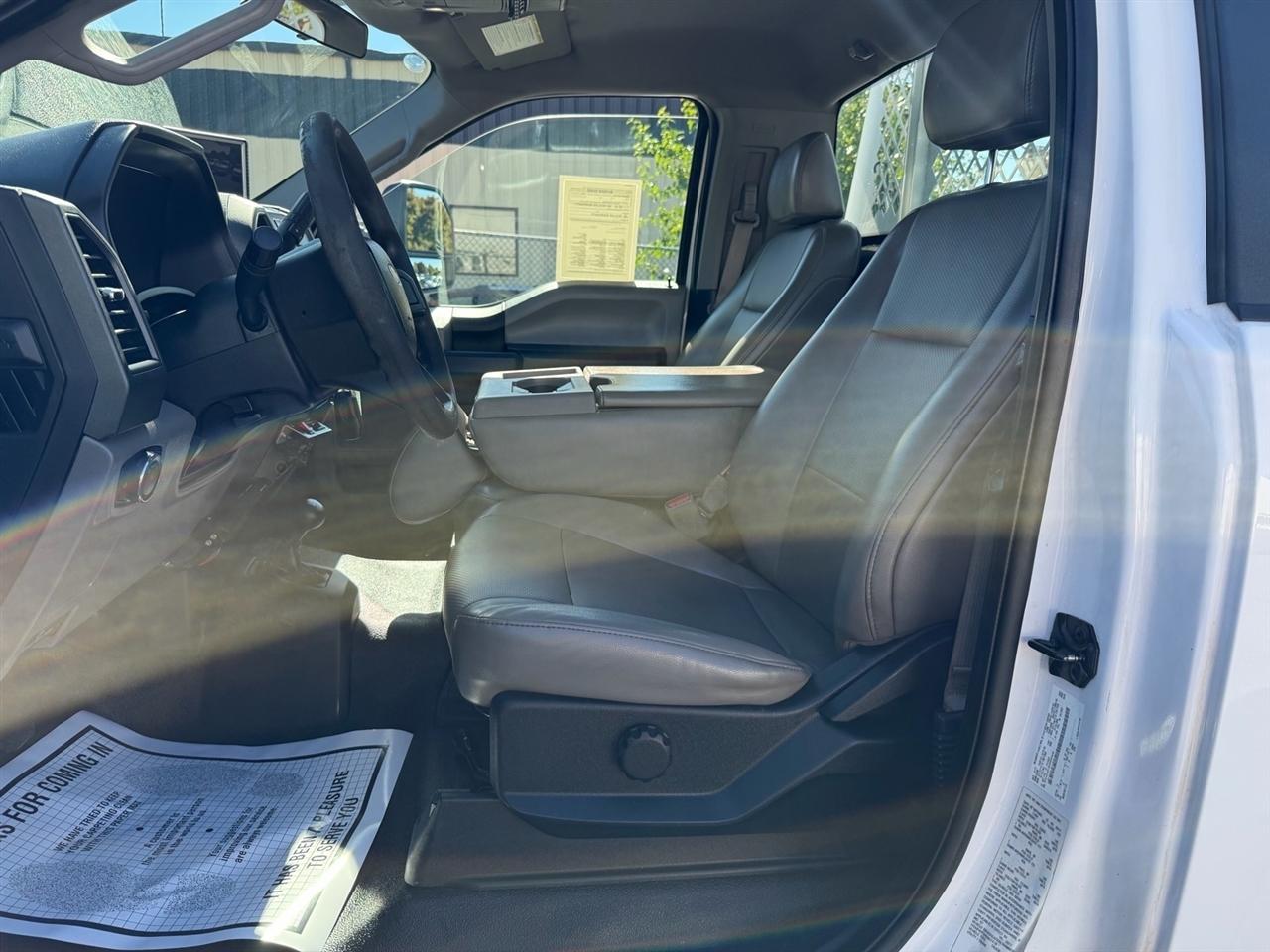 Ford Super Duty F-450 DRW XLT 4WD Reg Cab 205" WB 120" CA 2017