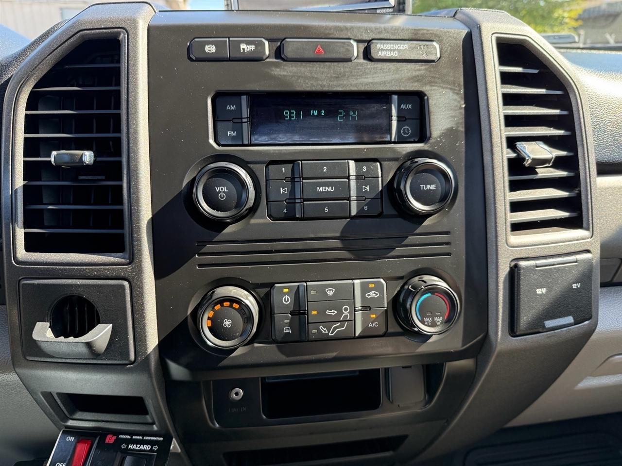 Ford Super Duty F-450 DRW XLT 4WD Reg Cab 205" WB 120" CA 2017