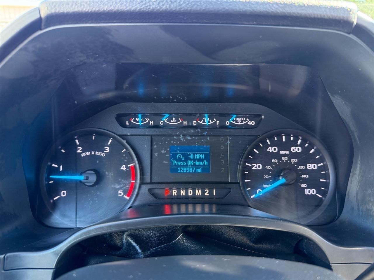 Ford Super Duty F-450 DRW XLT 4WD Reg Cab 205" WB 120" CA 2017