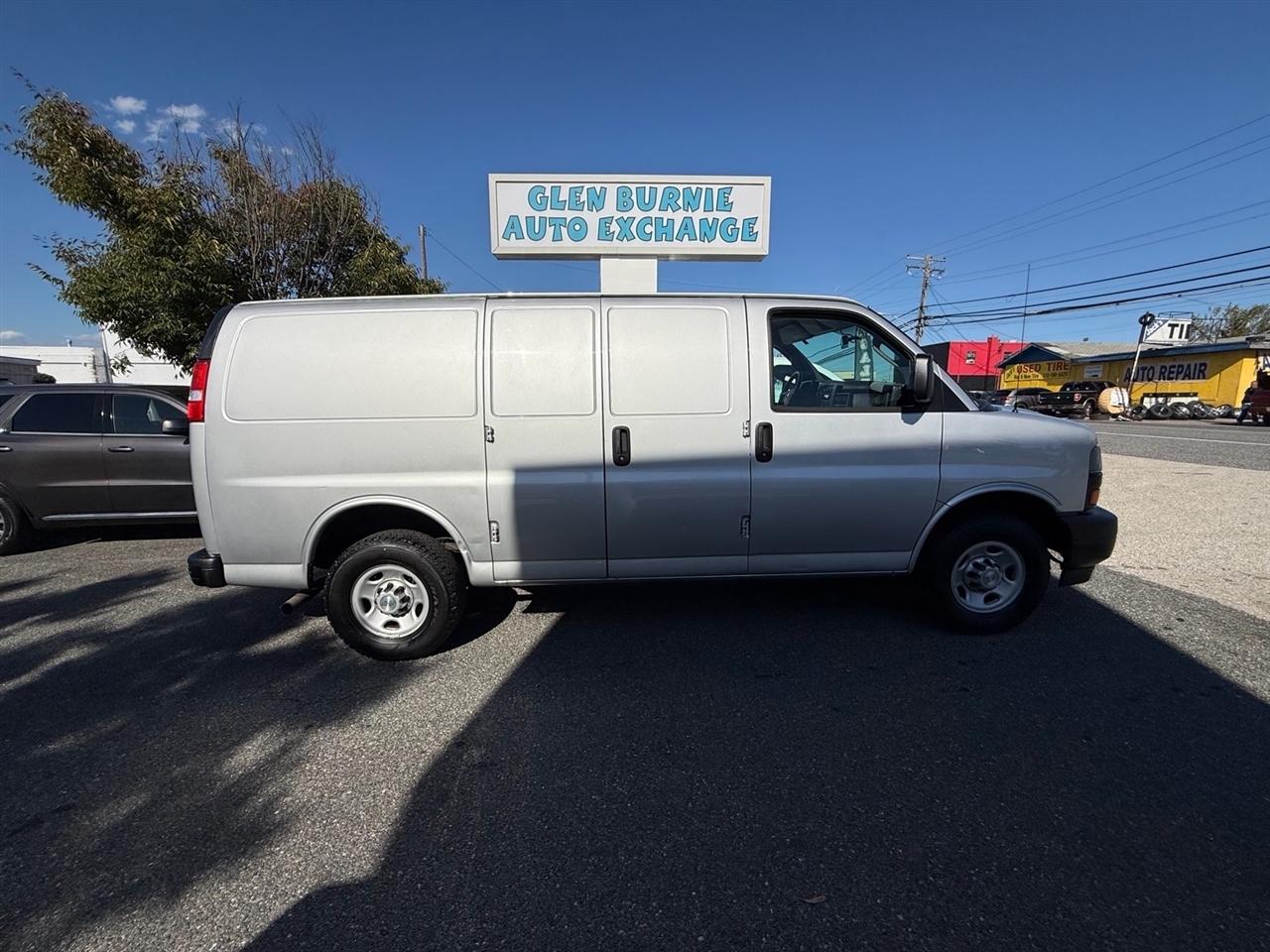 Chevrolet Express Cargo Van RWD 2500 135" 2020