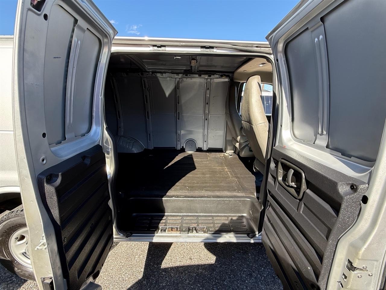 Chevrolet Express Cargo Van RWD 2500 135" 2020