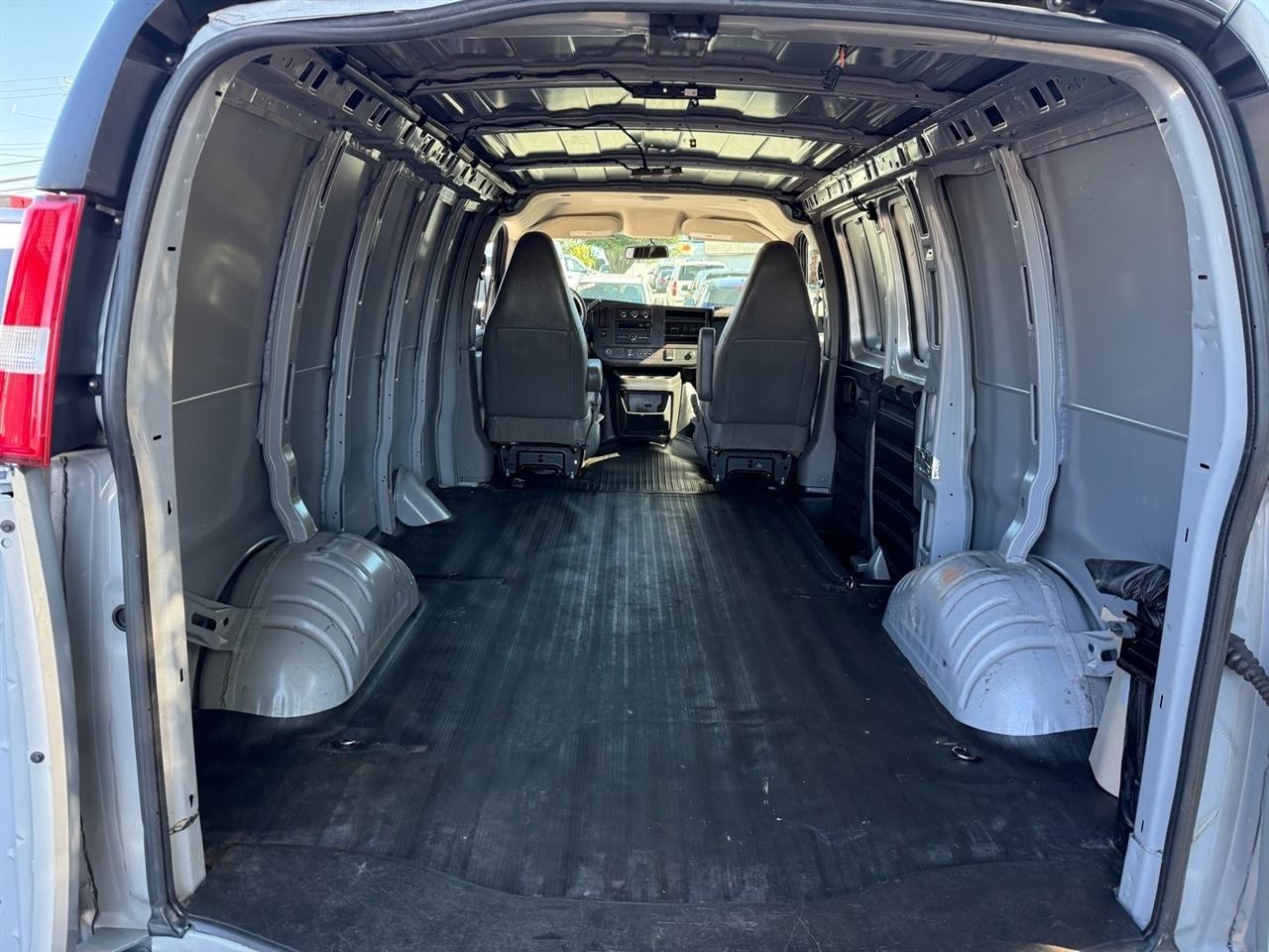 Chevrolet Express Cargo Van RWD 2500 135" 2020