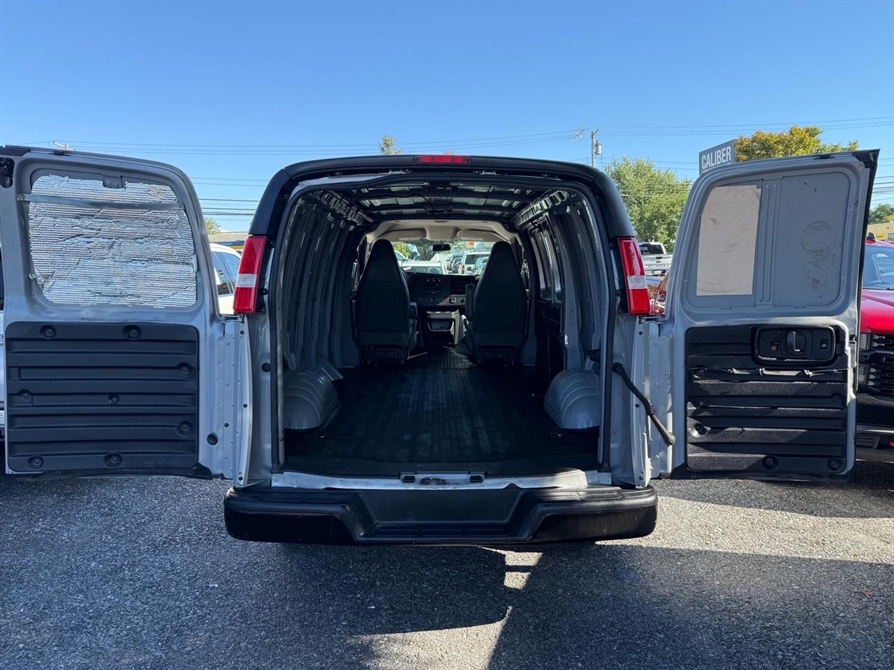 Chevrolet Express Cargo Van RWD 2500 135" 2020