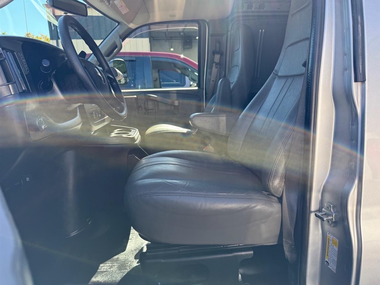 Chevrolet Express Cargo Van RWD 2500 135" 2020