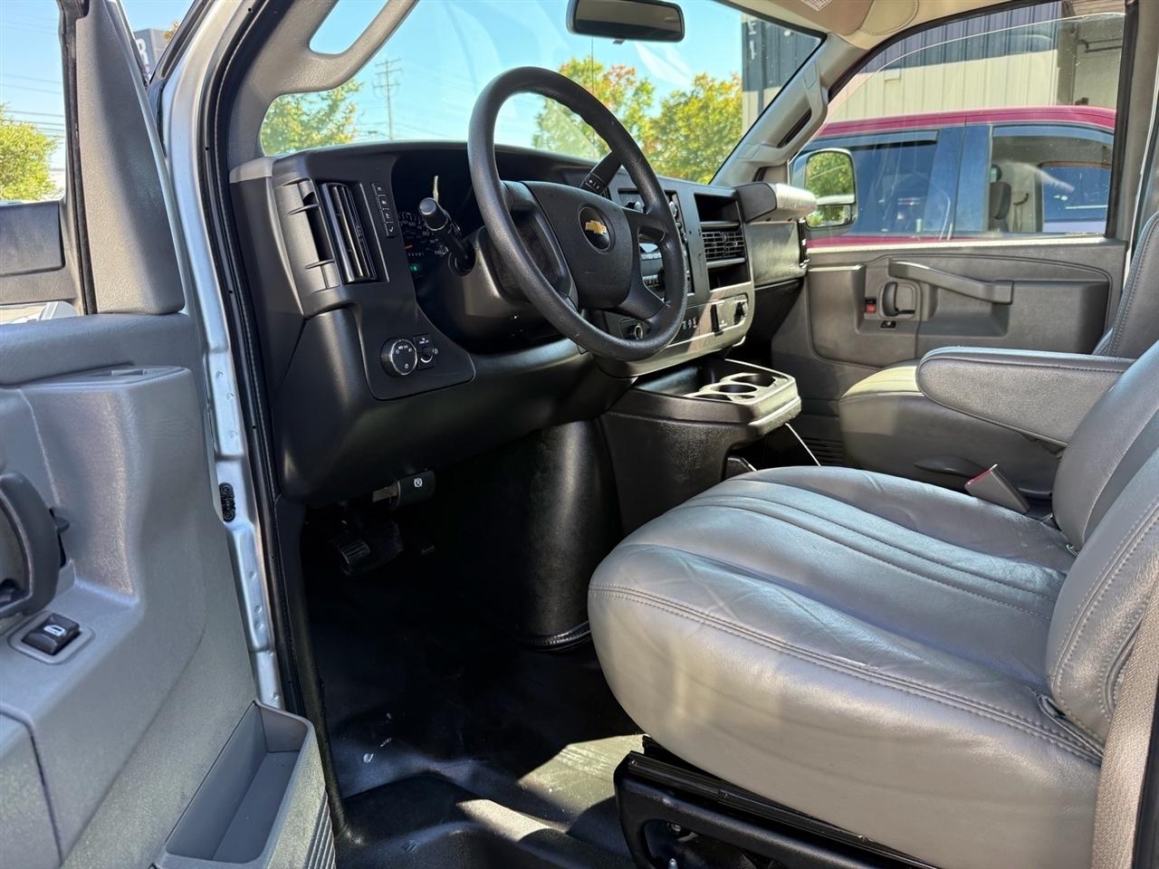Chevrolet Express Cargo Van RWD 2500 135" 2020