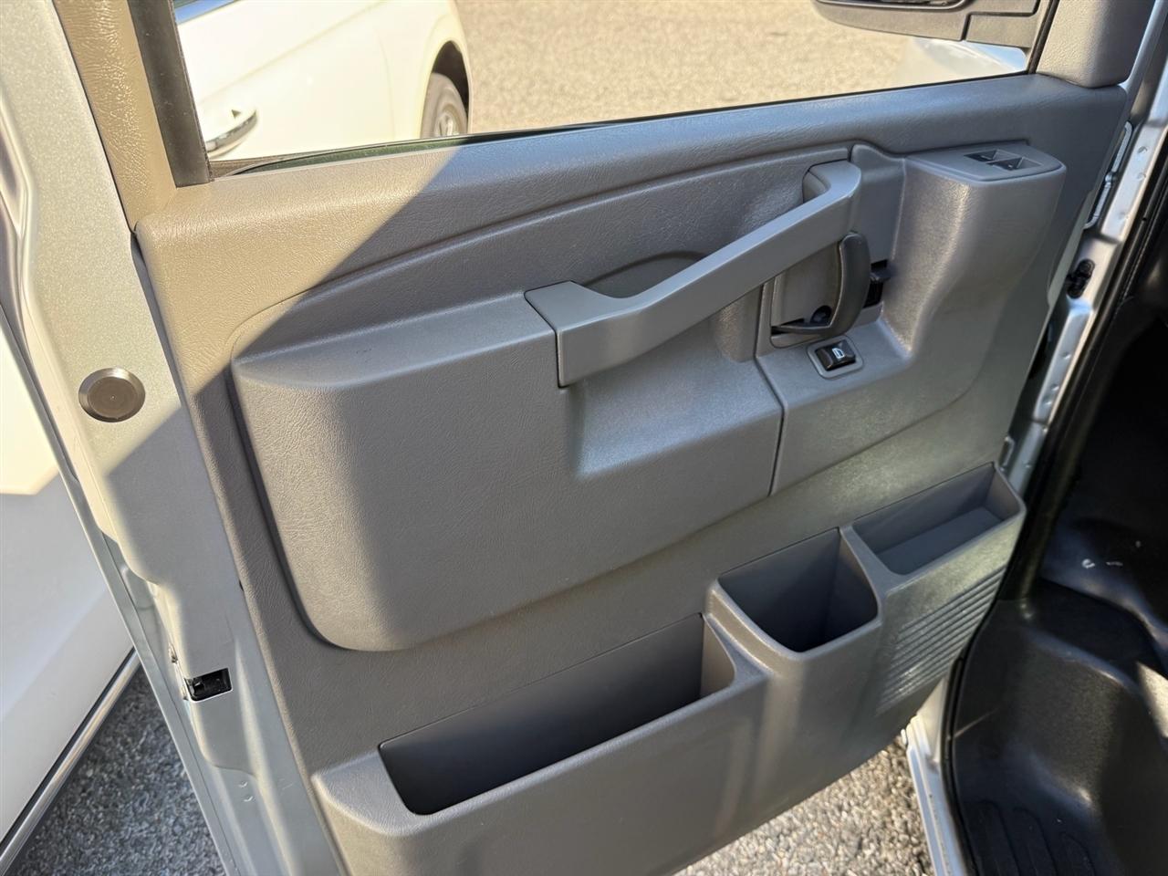 Chevrolet Express Cargo Van RWD 2500 135" 2020