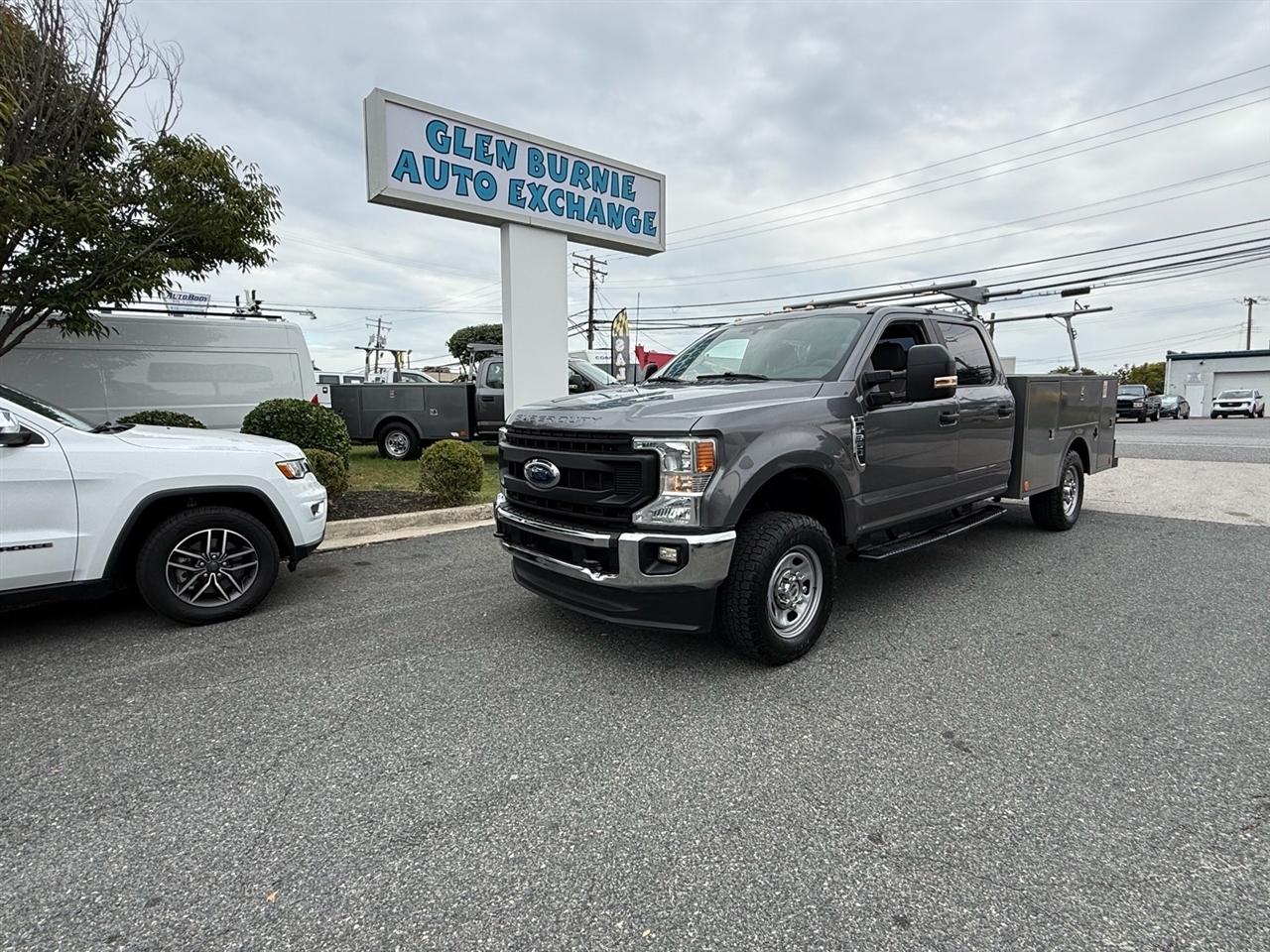 Ford Super Duty F-350 SRW Lariat 4WD Crew Cab 179" WB 60" CA 2022