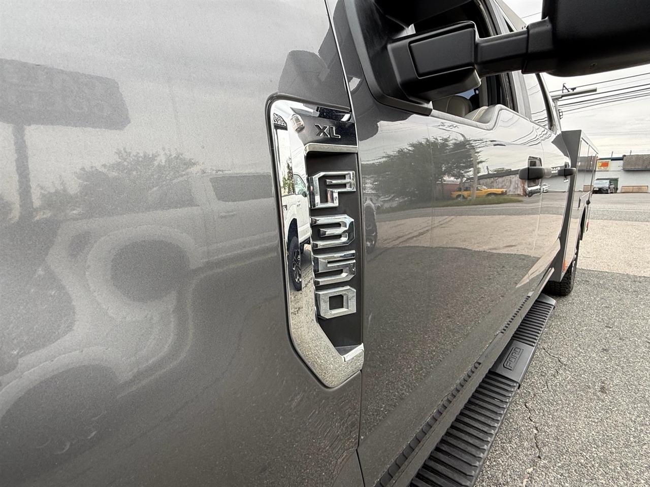 Ford Super Duty F-350 SRW Lariat 4WD Crew Cab 179" WB 60" CA 2022