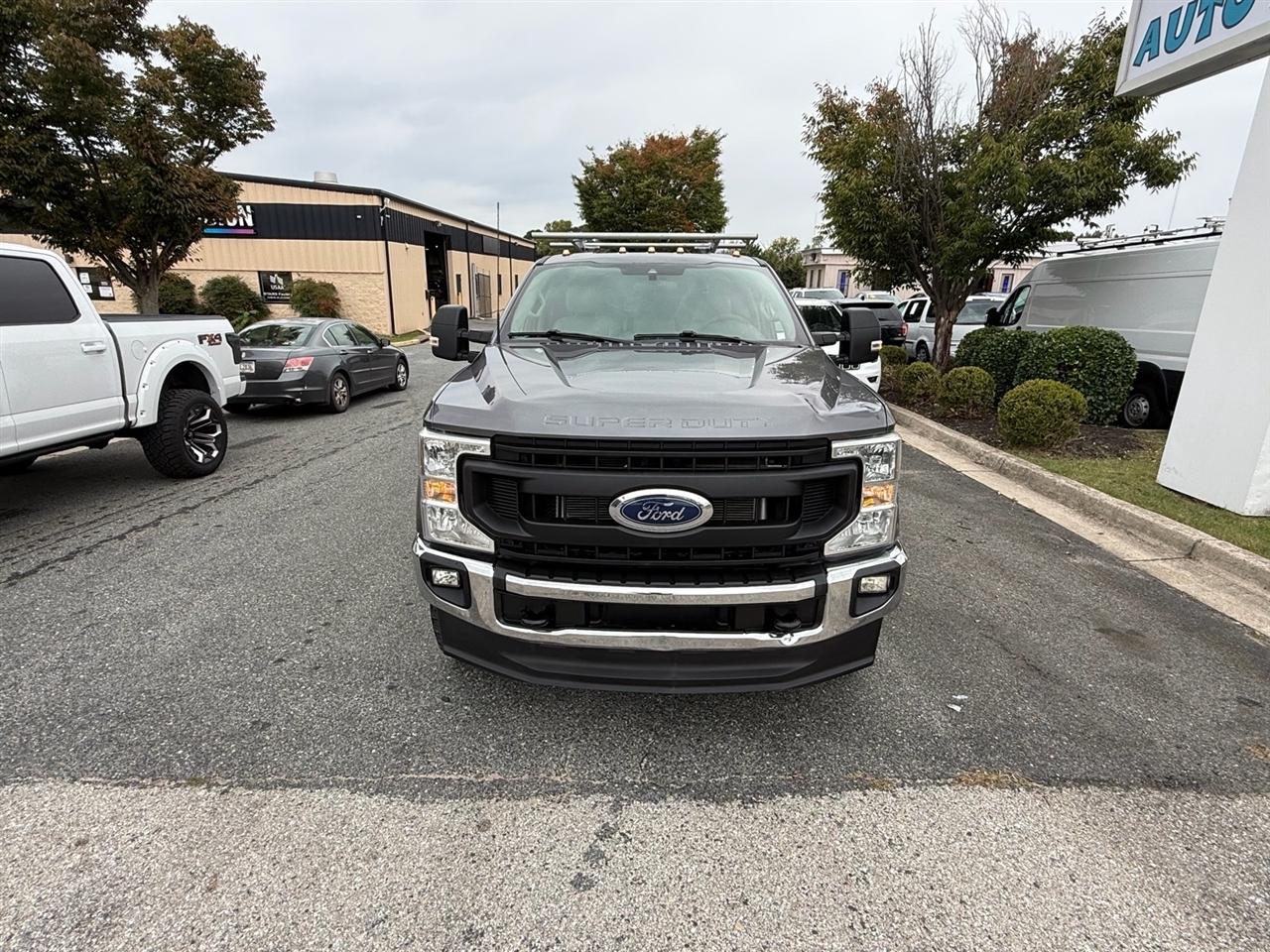 Ford Super Duty F-350 SRW Lariat 4WD Crew Cab 179" WB 60" CA 2022